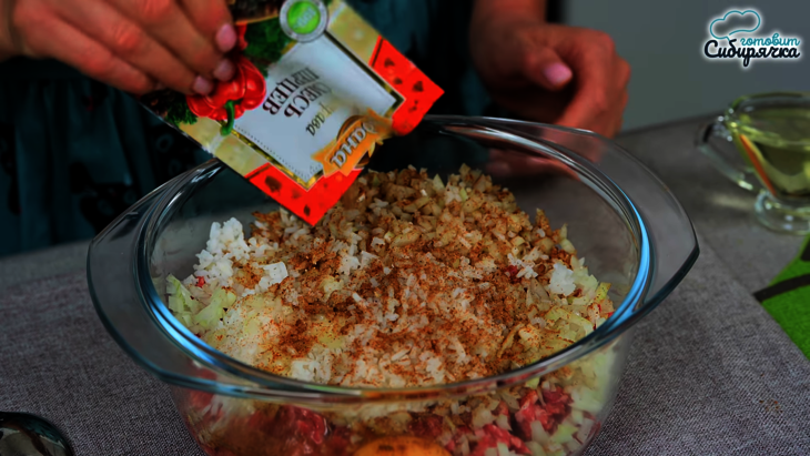 Фрикадельки из мясного фарша с рисом в заправочном томатном соусе: шаг 2