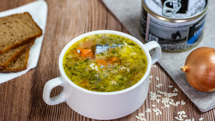 Рыбный суп из консервированной сайры и овощами с рисом: шаг 8