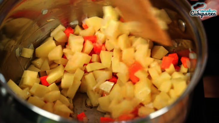 Быстрый суп с овощами и мясными фрикадельками с клецками: шаг 5