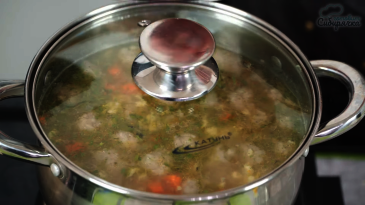 Быстрый суп с овощами и мясными фрикадельками с клецками: шаг 8