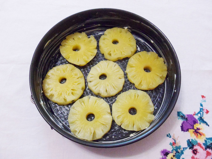 Творожная запеканка с консервированными ананасами: шаг 3
