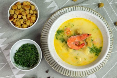 Суп «сырная ушица» с креветками