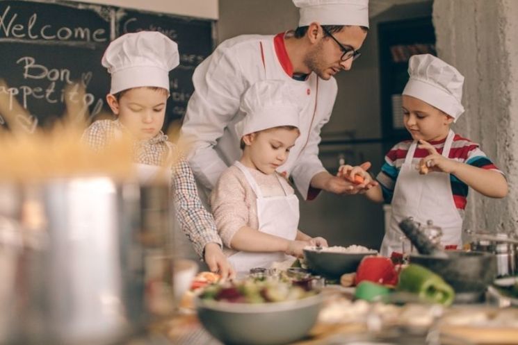 Дети готовят: простые рецепты для юных поваров (в компании родителей)