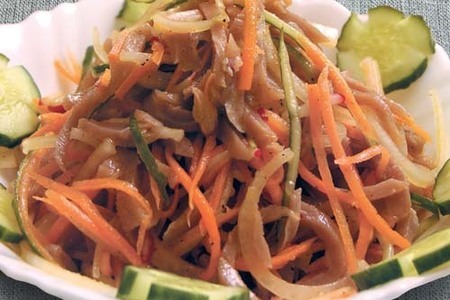 Морковь с кальмарами по-корейски 