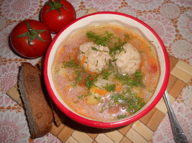 Как приготовить рисово-овощной суп с мясными шариками за 20 минут
