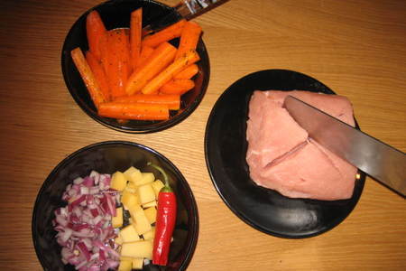 Мясо с начинкой и морковными палочками: шаг 1