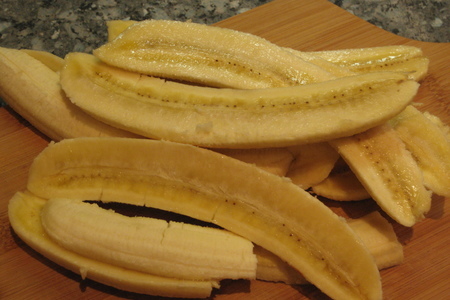 Пирог-перевертыш с бананами в карамели: шаг 3