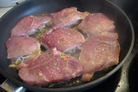 Свиные отбивные с припеком и сливочно-горчичным соусом: шаг 5