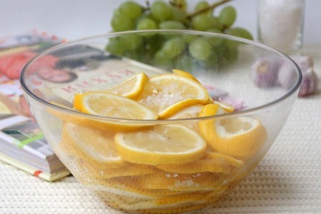 Лимонное чатни с белым виноградом: шаг 1