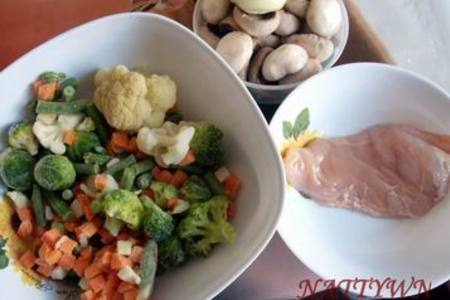  овощи с грибами и  мясом под ореховым соусом.: шаг 1