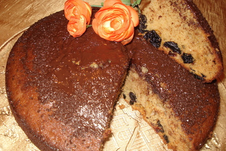 Пирог к чаю с орехами.черносливом.изюмом и шоколадом: шаг 1