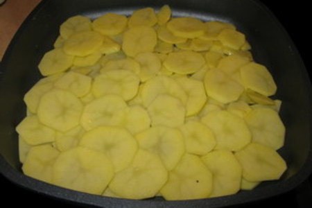 Картофель "дофин" с двумя видами сыра и паприкой: шаг 1
