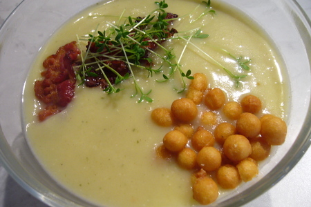 Сельдерейно-яблочный суп-пюре с беконом и кресс-салатом: шаг 4