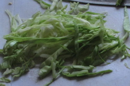 Салат из капусты с копченым лососем: шаг 1
