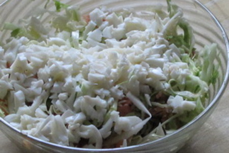 Салат из капусты с копченым лососем: шаг 3