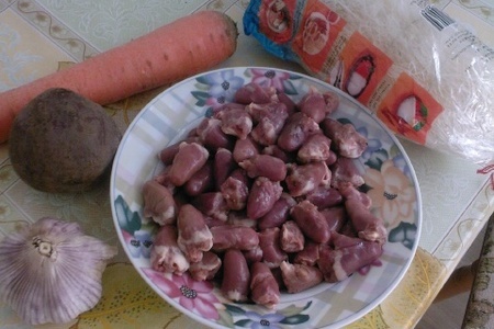 Салат из рисовой лапши с овощами и сердечками.: шаг 1