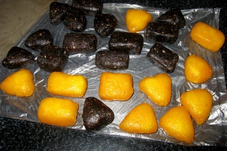 Конфеты-суфле с фруктовой прослойкой в шоколадной глазури: шаг 8