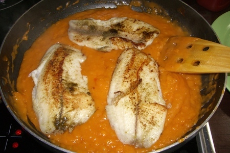 Вкусная рыбка в оранжевой подливке!: шаг 5