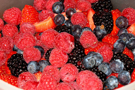 Саварин со свежими ягодами: шаг 5