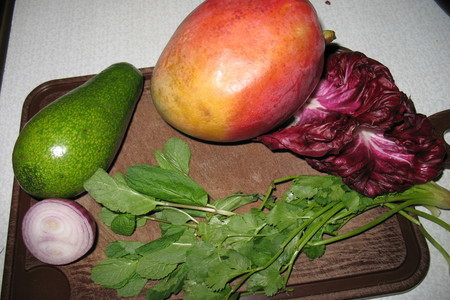 Салат "экзотик " из авокадо и манго: шаг 1