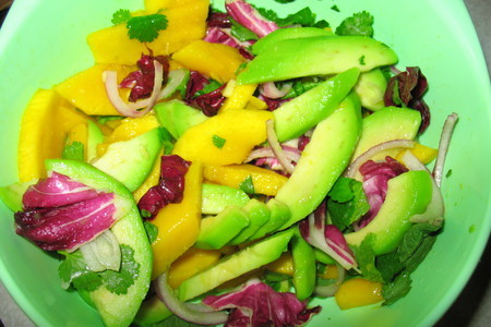 Салат "экзотик " из авокадо и манго: шаг 2