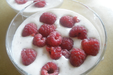 Летний  кремовый легкий десерт из йогурта и ягодного желе: шаг 2