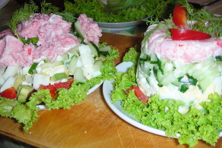 Салат с крабовыми палочками и авокадо: шаг 2