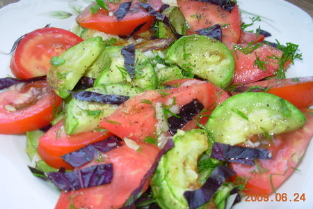 Салат с печенными кабачками и свежими помидорами.: шаг 4