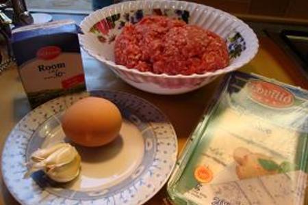 Мясо рубленное замороженное под соусом горгонзола: шаг 1