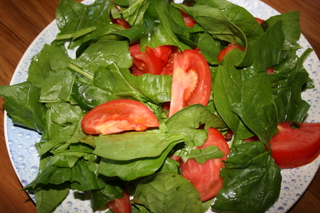 Салат  со шпинатом, помидорами и миндалем: шаг 2