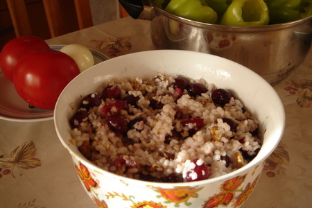 Перец фаршированный  рисом  с черешней и грецкими орехами: шаг 3