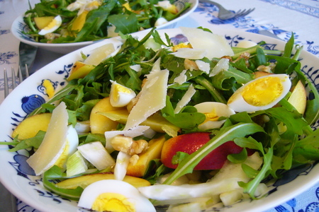 Салат из руколы с нектаринами, фенхелем и перепелиными яйцами: шаг 2