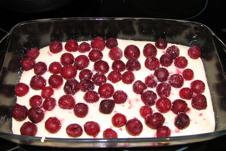 Быстрый пирог с замороженными ягодами: шаг 1