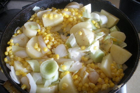 Кукурузный крем - суп с песто и лососевыми роллами: шаг 2