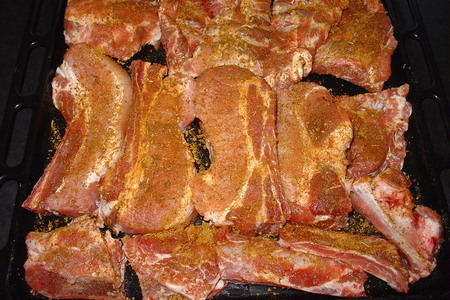 Мясо и рёбрышки, запечённые в ароматной приправе: шаг 1