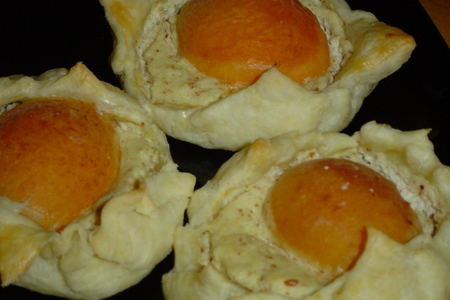 Творожно - абрикосовые слойки: шаг 8