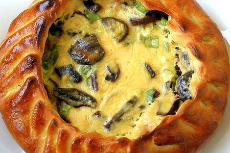 Открытый пирог с копченой курицей и грибами: шаг 2