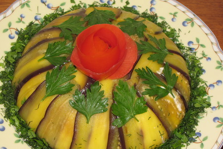 Фото приготовления рецепта: Баклажанный тортик с овощами.