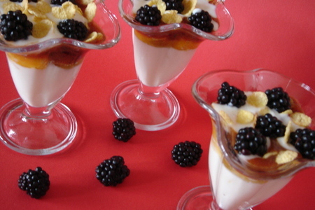 Десерт из  йогурта с  фруктами: шаг 4