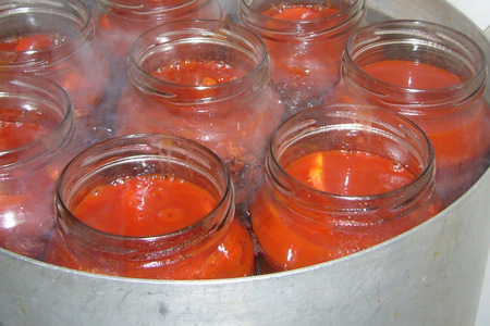 Помидоры в томатном соке: шаг 2