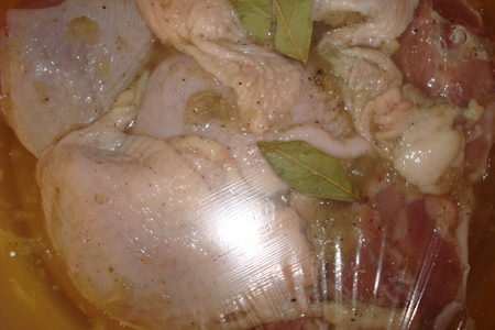 Курица, запеченая с картофелем под сметанно-луковым соусом: шаг 1