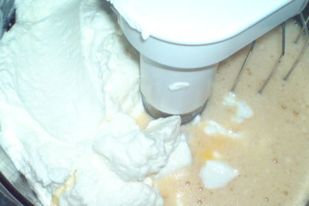 Творожники с соусом из ванильного мороженого,творога и черники...: шаг 1