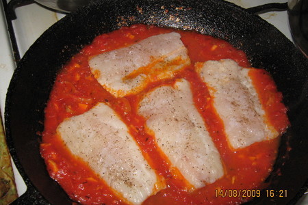 Рыба на томатной подушке: шаг 2
