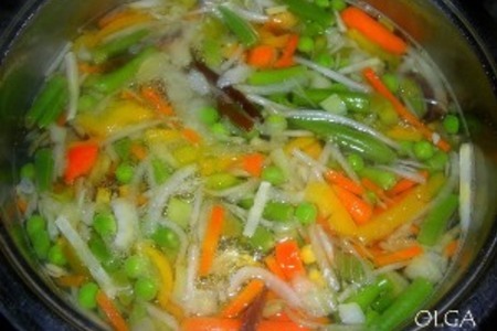 Овощной суп с плавленным сыром: шаг 1