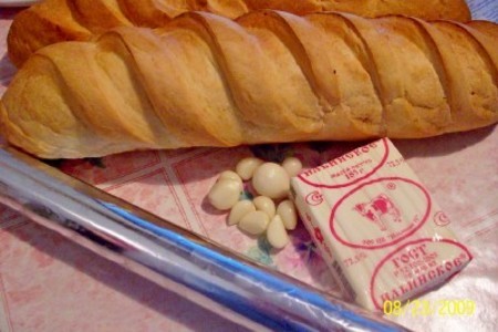 Хлеб с чесноком по-французски: шаг 1