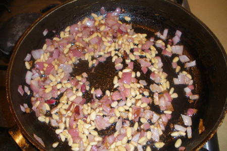 Тимбаль из баклажанов с начинкой из мяса и риса с кедровыми орешками: шаг 1