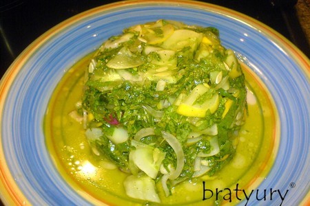 Сочный салат из редиса, репчатого лука и огурца жёлтого сорта: шаг 9