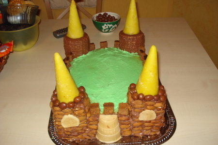 Торт  рыцарский замок: шаг 1