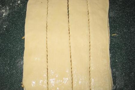 Слоеные сырные завитки с красным перцем: шаг 4