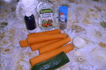 Салат из моркови с огурцом: шаг 1